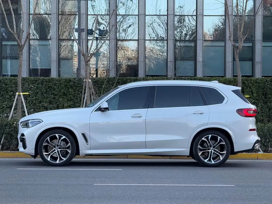 BMW X5 2022 xDrive 40Li M Sport Package