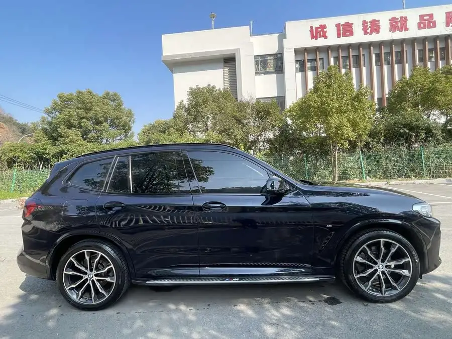 2022 BMW X3 xDrive30i Leading M Night Package