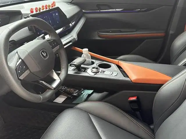 Changan UNI-V 2023 1.5T Respect Edition