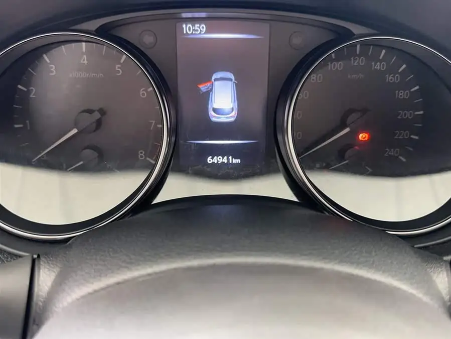 2021 نيسان قاشقاي 2.0 لتر CVT النسخة الفاخرة