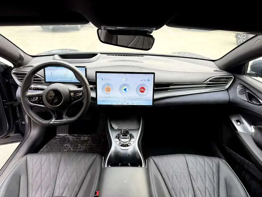 ختم 2023 إصدار البطل 700 كم نسخة الأداء