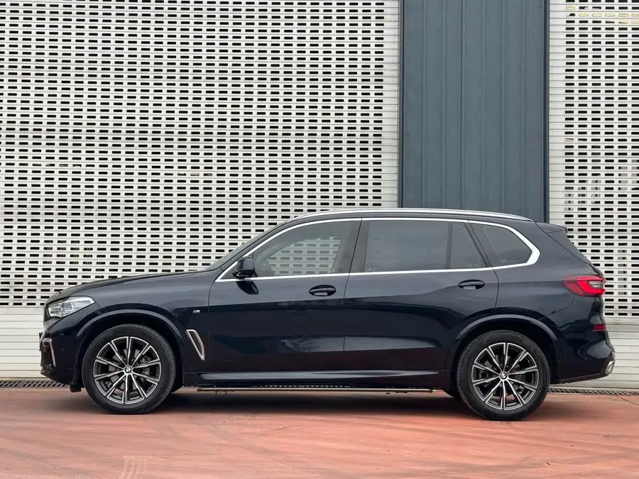 بي إم دبليو X5 طراز 2022 تحديث xDrive 30Li حزمة رياضية M