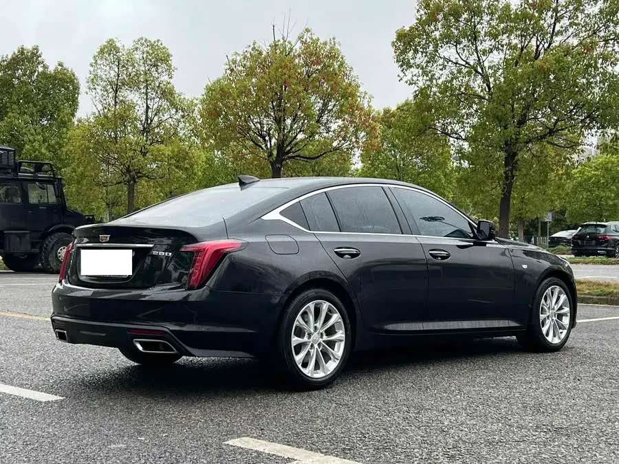 كاديلاك CT5 2022 28T الفاخرة (الإصدار القياسي)