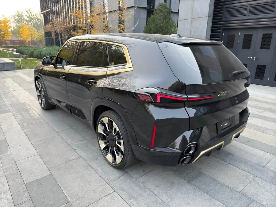 بي إم دبليو XM 2023 النموذج الأساسي