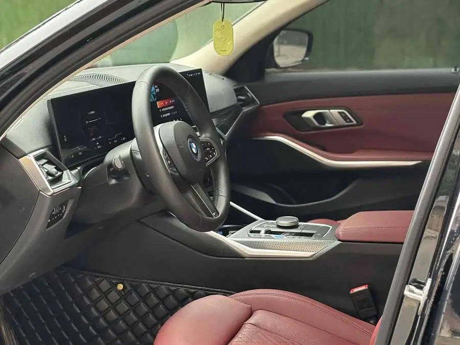 بي إم دبليو i3 2024 eDrive 40 L حزمة الرياضة الليلية