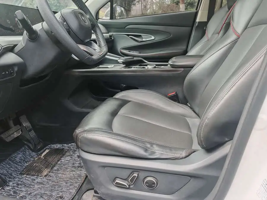 شانجان UNI-T 2020 1.5T الطراز الرائد