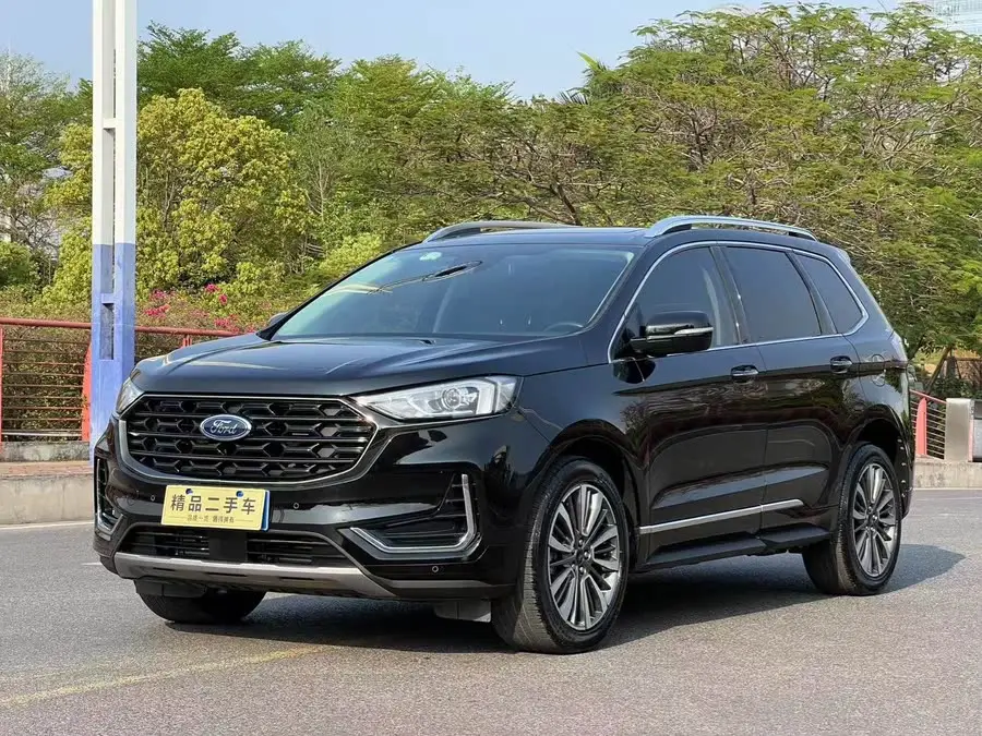 2021 Ford Edge PLUS EcoBoost 245 Two-Wheel Drive Luxury 7-Seater