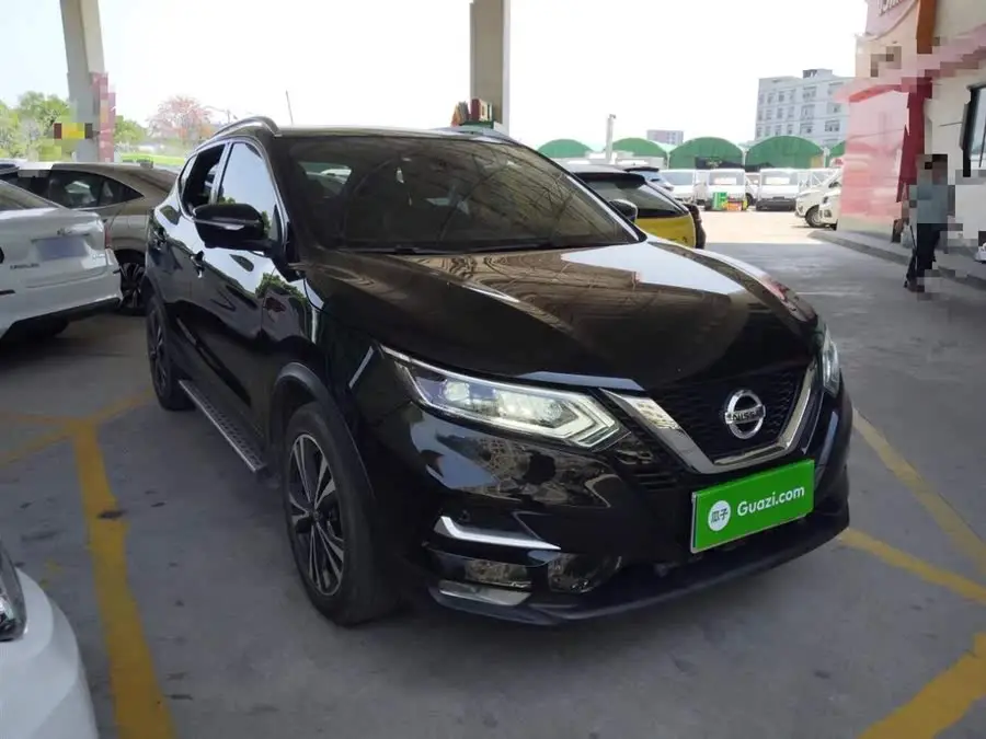 2022 نيسان قاشقاي 2.0 لتر CVT XV برميوم الفاخرة