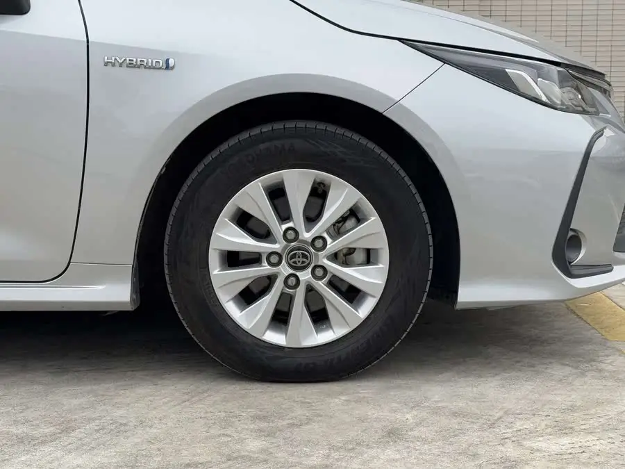 كورولا 2023 1.8 لتر هجين كهربائي ذكي إصدار رائد