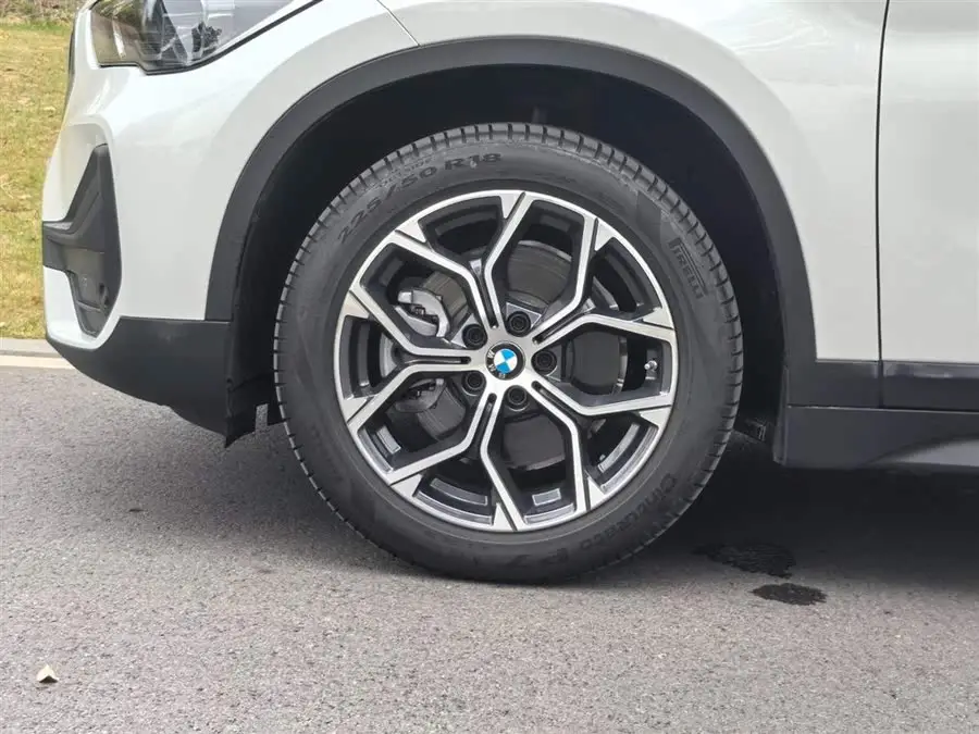 بي إم دبليو X1 2021 طراز facelift sDrive25Li الطراز الرائد