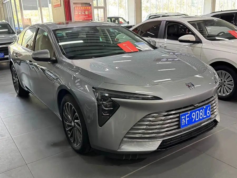 بيوك لاكروس 2023 28T إصدار استمتع