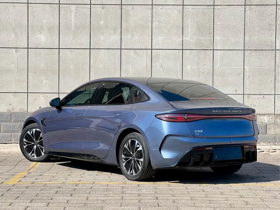 دلفين 2022 طراز 550 كم النسخة الفاخرة ذات الدفع الخلفي المعياري