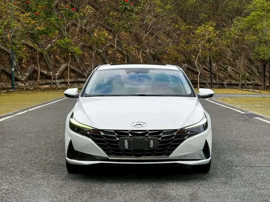 Elantra 2022 1.5L CVT LUX Premium Edition