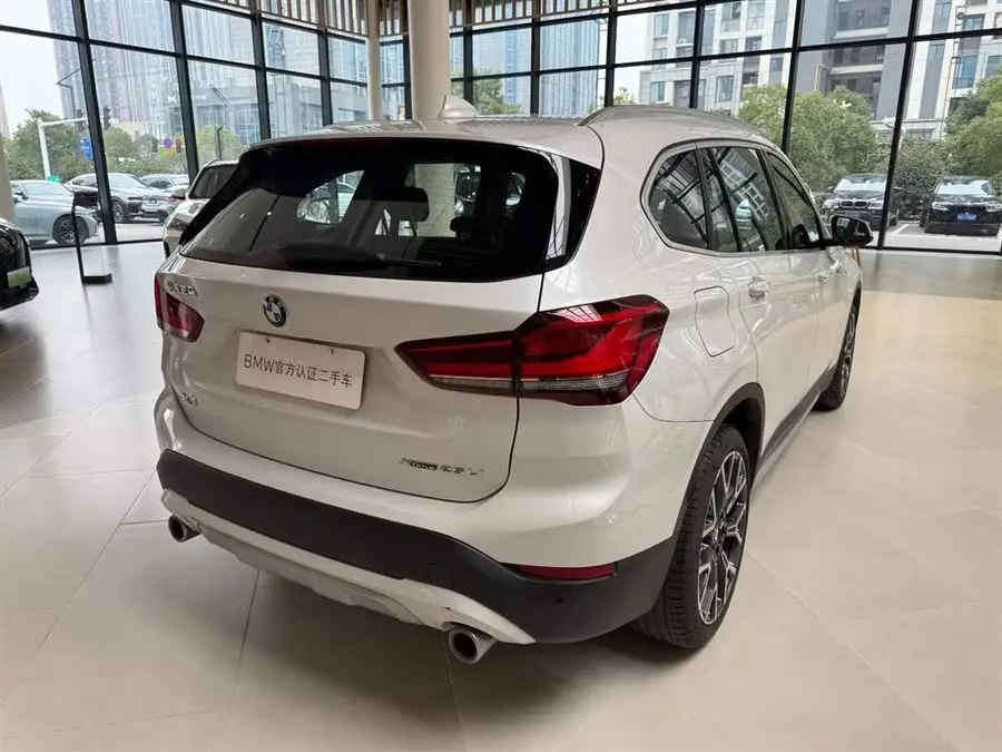 بي إم دبليو X1 2022 xDrive25Li الفئة الفاخرة