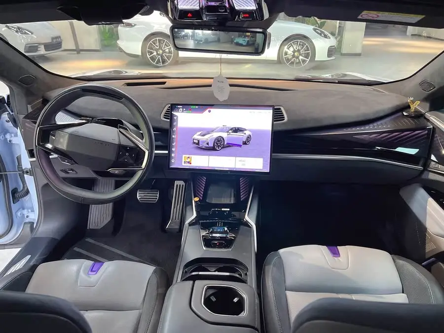 هاي في HiPhi Z 2023 النسخة ذات الأربعة مقاعد