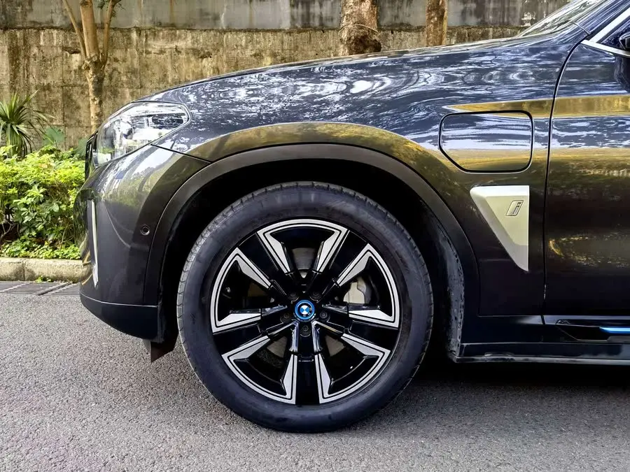 بي إم دبليو iX3 2021 الطراز الرائد