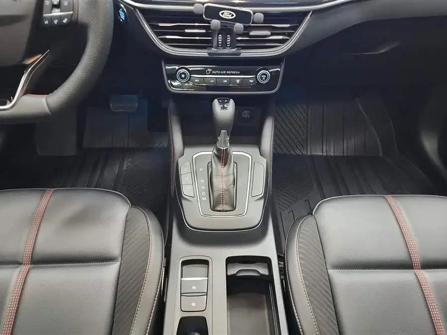 2022 فورد فوكس 2.0 إيكوبوست 180 أوتوماتيكي ST لاين