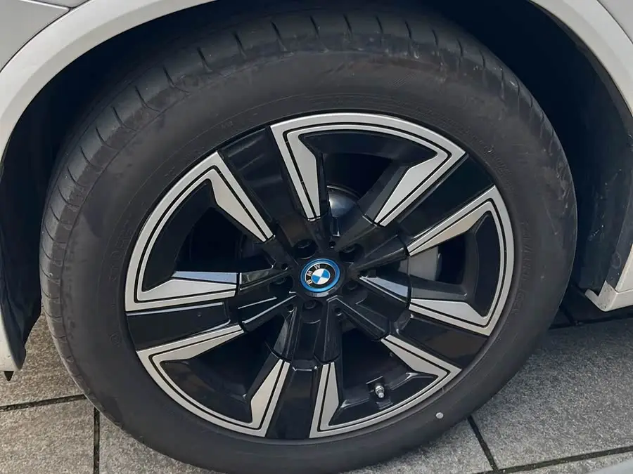 بي إم دبليو iX3 2024 الطراز الرائد