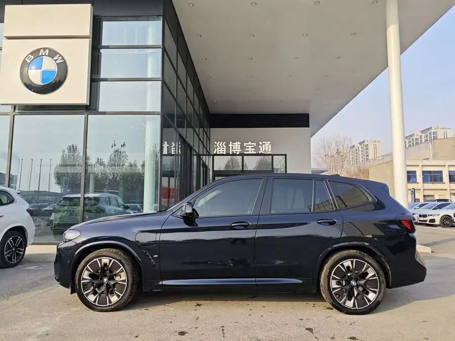 BMW iX3 2024 Leading Edition