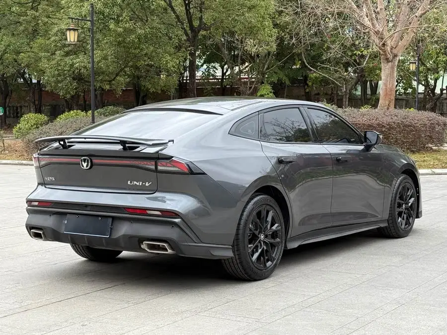 تشانجان UNI-V 2024 1.5T بريميوم