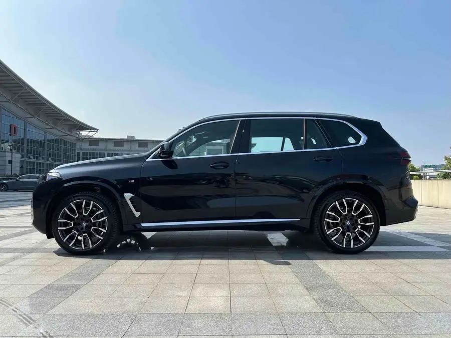 BMW X5 2023 xDrive 40Li M Sport Package