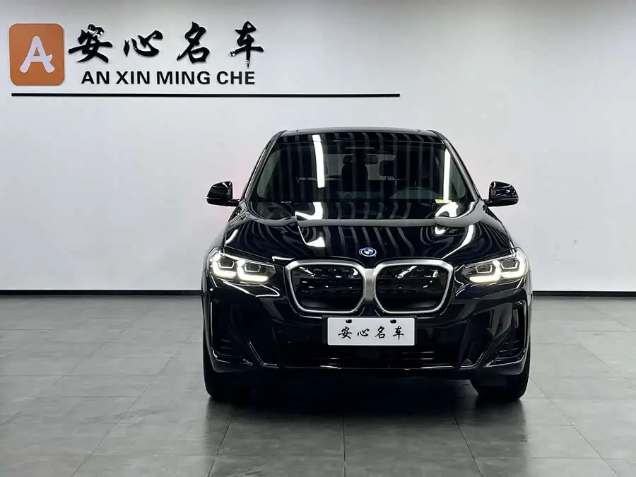 بي إم دبليو iX3 2023 الطراز الرائد