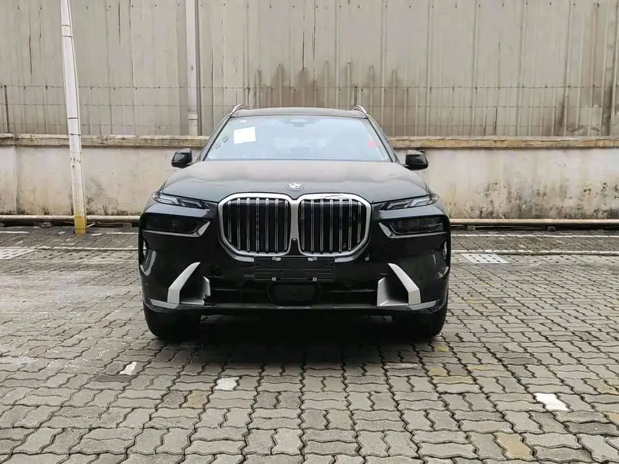 بي إم دبليو X7 2024 xDrive40i حزمة الفخامة