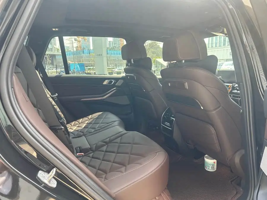 بي إم دبليو X5 2023 xDrive 40Li حزمة M الرياضية