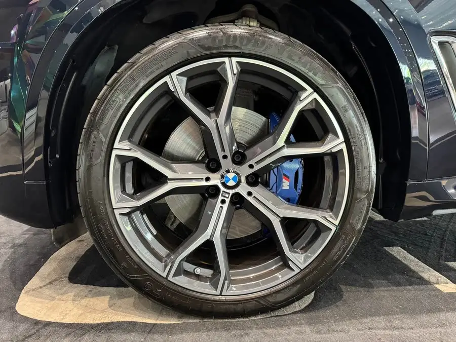 BMW X5 2022 xDrive 40Li M Sport Package