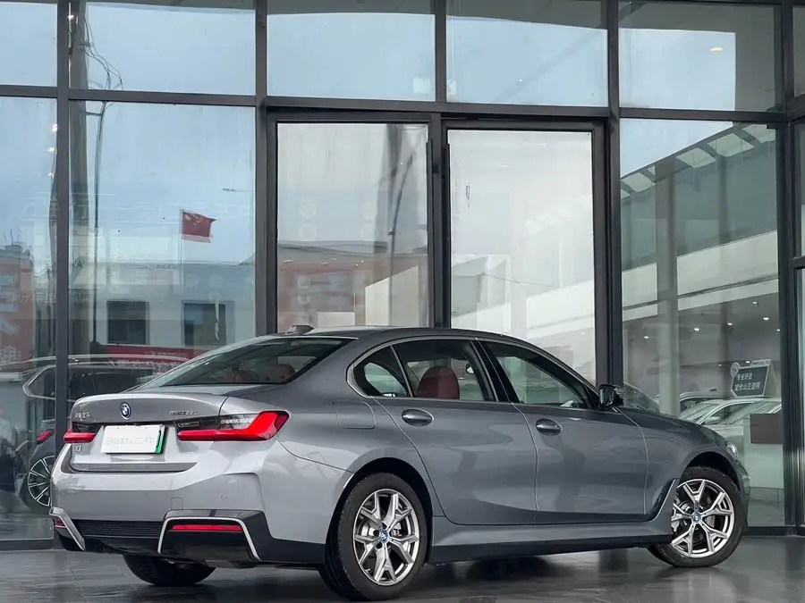 بي إم دبليو i3 2024 eDrive 35 L