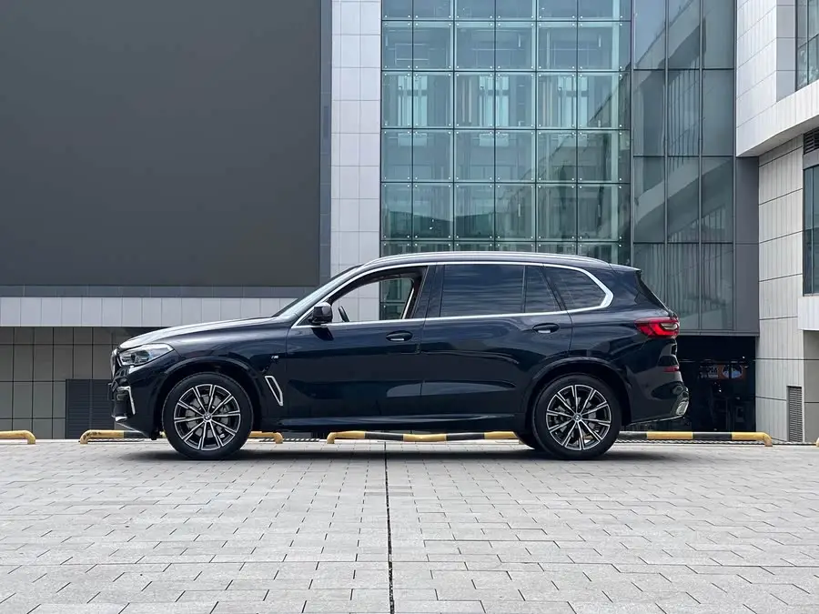 بي إم دبليو X5 2022 xDrive 30Li باقة M الرياضية الفاخرة