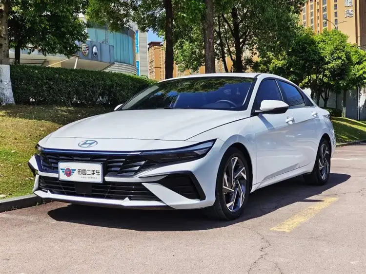 Elantra 2023 1.5L CVT LUX Premium Edition
