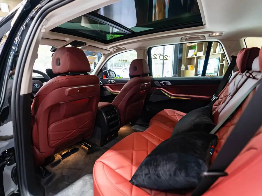 بي إم دبليو X5 2023 xDrive 40Li حزمة M الرياضية الليلية الحصرية