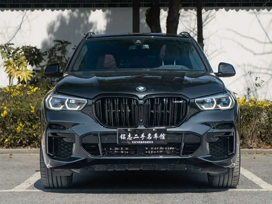 بي إم دبليو X5 2022 طراز مُعدل xDrive 40Li حزمة رياضية M