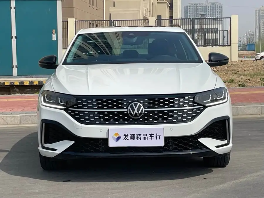 لافيدا 2024 300TSI DSG النسخة الرائدة في السماء