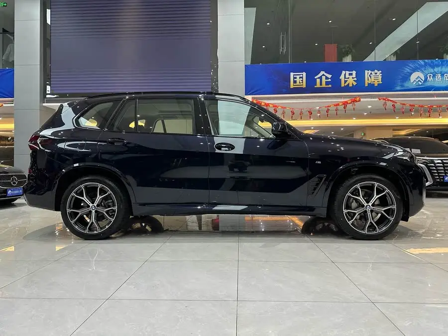 بي إم دبليو X5 2023 xDrive 30Li M سبورت باقة الليل