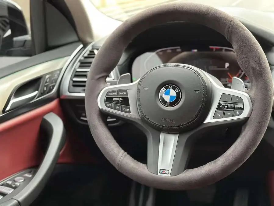 بي إم دبليو X4 2022 xDrive 25i حزمة رياضية M