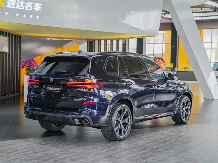 BMW X5 2023 xDrive 30Li Luxury M Sport Night Package