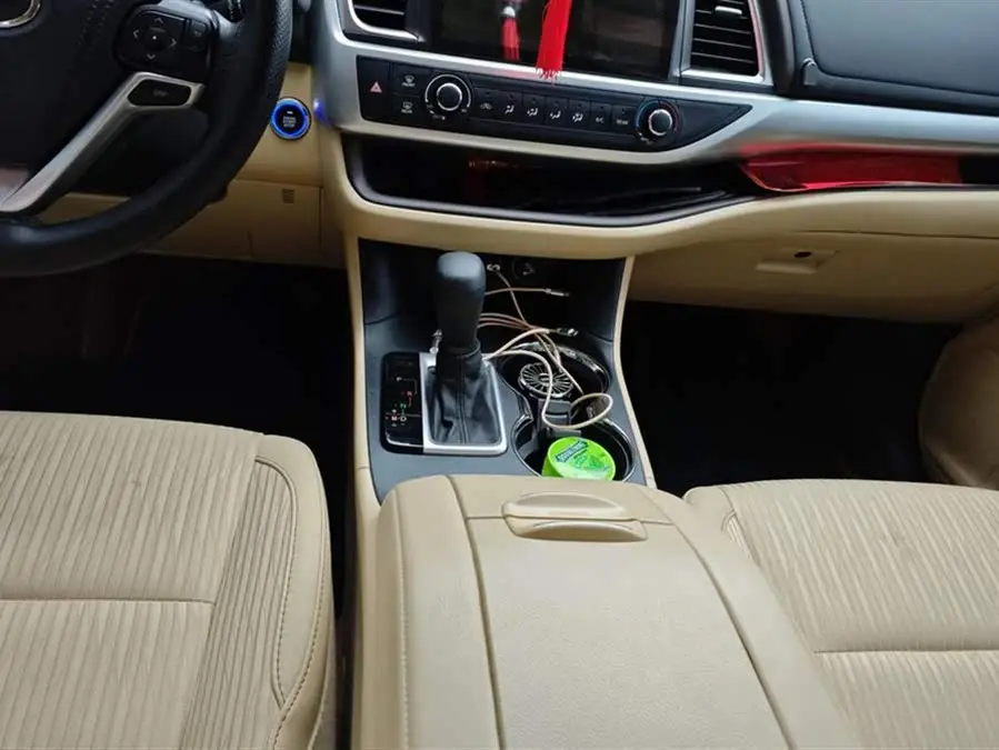 هايلاندر 2021 2.0T النسخة النخبوية ذات الدفع الرباعي 7 مقاعد