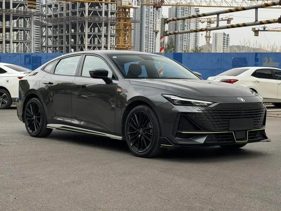 شانغان UNI-V 2022 1.5T نسخة رياضية