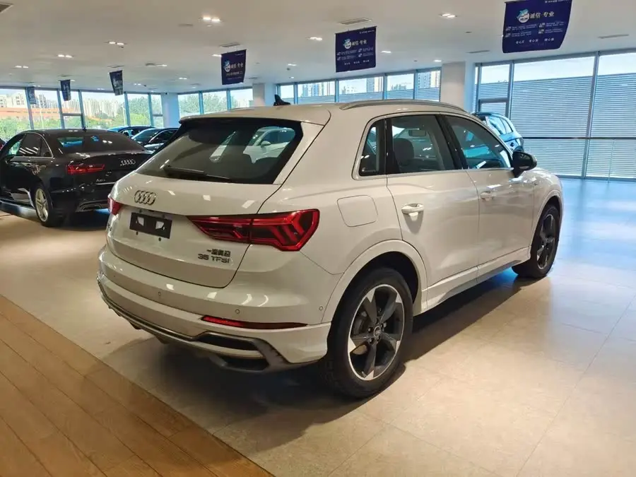 Audi Q3 2023 35 TFSI Fashion Dynamic Edition (1.4T)