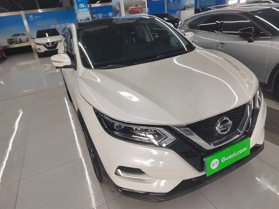 2021 نيسان إكستريل 2.0 لتر CVT الفئة الفاخرة