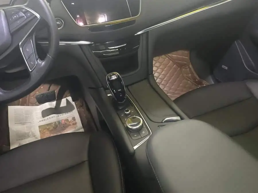 كاديلاك XT5 2021 2.0T فاخرة بالدفع الأمامي