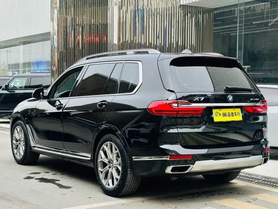 بي إم دبليو X7 2021 موديل مُحسَّن xDrive40i حزمة فاخرة