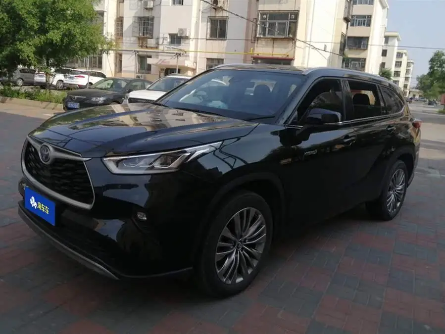 هايلاندر 2022 موديل هجين 2.5 لتر دفع كلي فئة مميزة 7 مقاعد