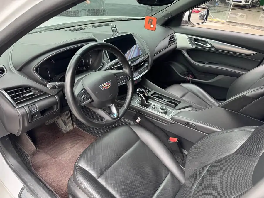 كاديلاك CT5 2021 طراز مُعدل 28T فاخرة