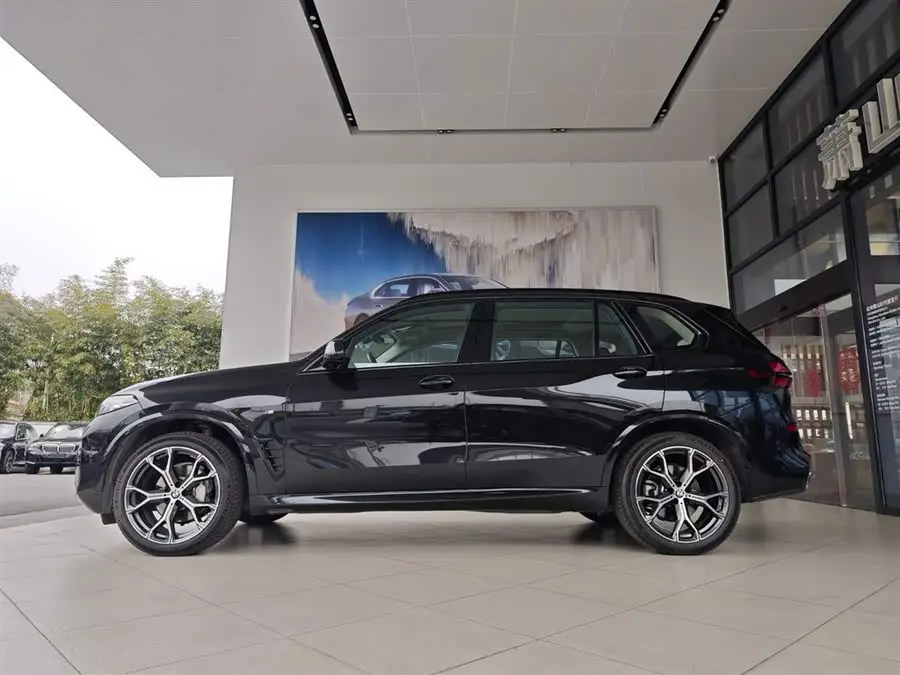 بي إم دبليو X5 2023 xDrive 30Li طراز فاخر حزمة M الرياضية ليلية