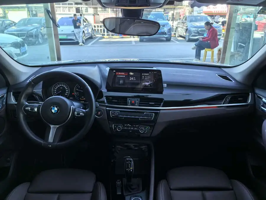بي إم دبليو X1 2020 sDrive20Li الفاخرة