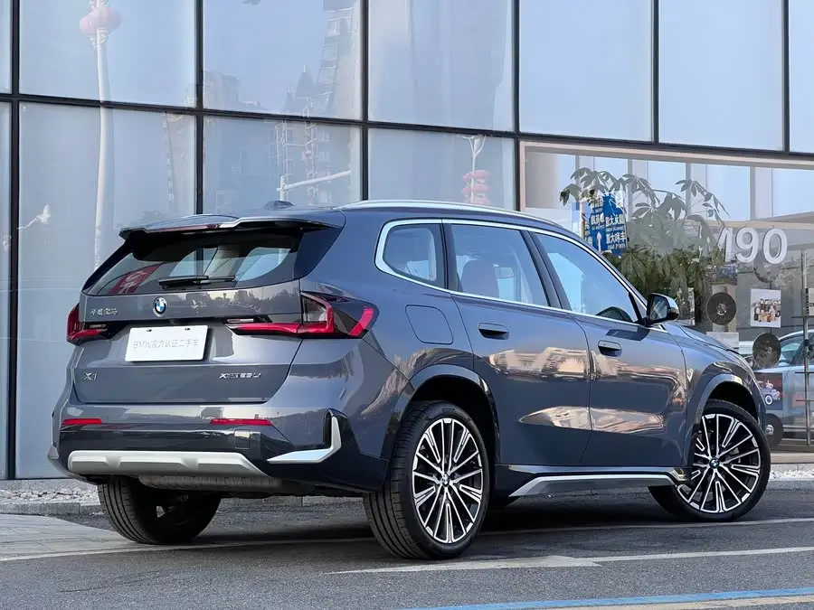 بي إم دبليو X1 2023 xDrive25Li حزمة تصميم X