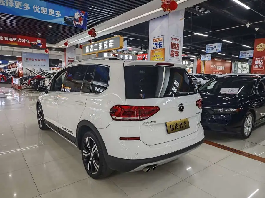 2018 Volkswagen Touran L 280 TSI DSG Top Edition 7-Seater National VI